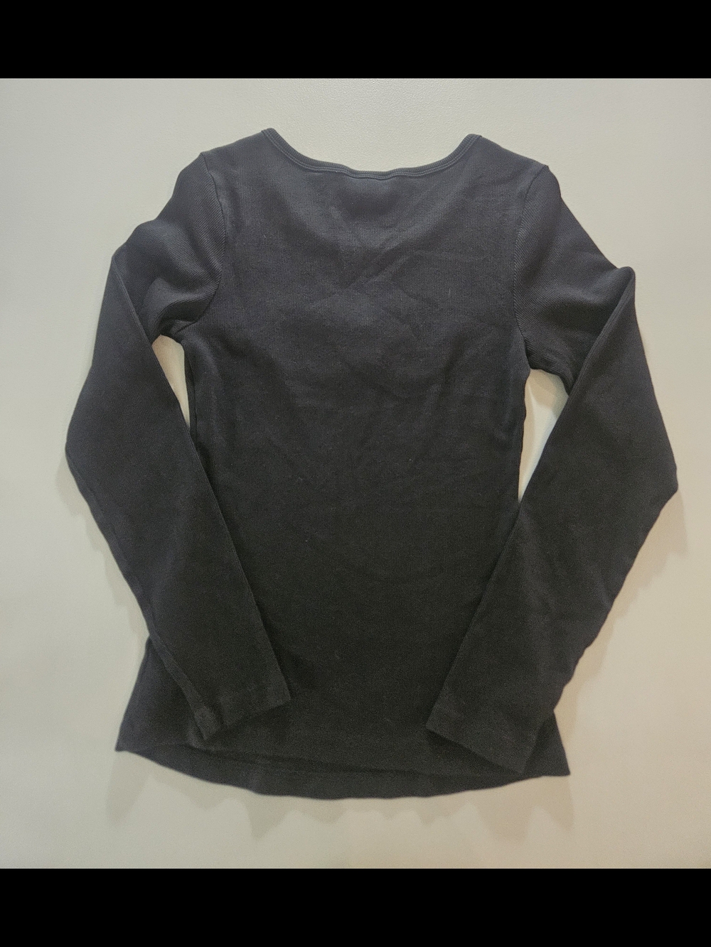 Guess Women's Long Sleeve Ribbed Tee With Logo - Black - Picture 6 of 6